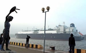 160323_arcticDiscoverer_lng_klaip.jpg