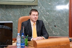 Valdis Dombrovskis. Valdis Dombrovskis.