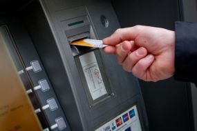 150527_bankomat_atm_lit.jpg