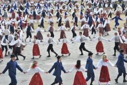 120322_est_trad_odezda.jpg