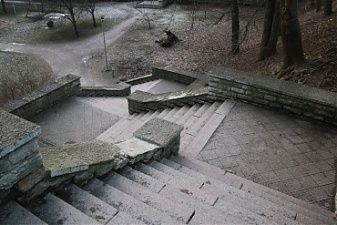 180420_weak_monument.jpg