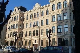 180903_uzbek_emb.JPG