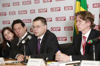 Brazīlijas uzņēmēji Dombrovskim stāsta, ka vēlētos sadarboties ar Latviju transporta un loģistikas jomā :: Baltijas maršruts
