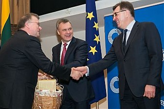 Algirdas Butkevicius (right) warded the winners of the contest 2013 Lithuanian Product of the Year. Photo: lrv.lt