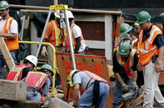 080422_illegal_workers.jpg