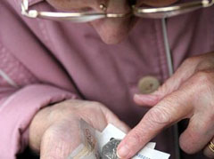 100201_pensionars.jpg