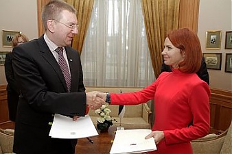 Edgars Rinkevics and Keit Pentus-Rosimannus. Riga, 19.11.2014. Photo: flickr.com