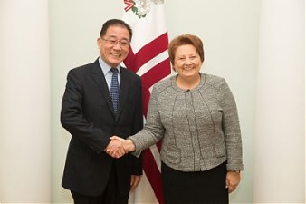 Huang Yong and Laimdota Straujuma. Riga, 14.10.2015. Photo: flickr.com