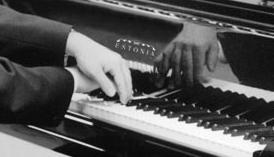 100825_estonia_piano.jpg