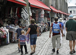 110511_finni_turisti.jpg