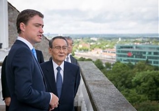 Taavi Rõivas at the meeting with the delegation from Mitsubishi. Tallinn, 10.07.2015. Photo: valitsus.ee