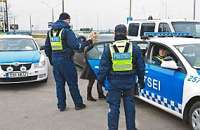 131113_polic_ee.jpg