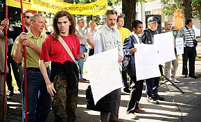 140815_piket_mid_lv.jpg 140815_piket_mid_lv.jpg