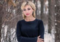 7 populārākās stila kļūdas sievietēm pēc 40 gadu vecuma: šādi ģērbjoties izskatīsieties kā “tantes”