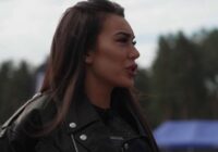 Elīna Didrihsone atklāti izstāsta par savu bērnību mazpilsētā un vidi, kas viņu “slāpēja nost”