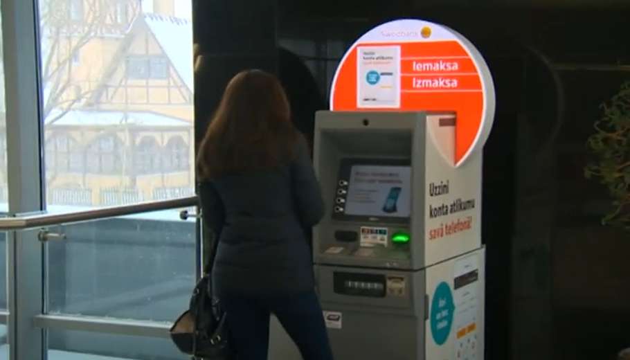 “Swedbank” bankomātos tiek ieviesta jauna iespēja, ko daudzi klienti jau ilgstoši bija cerējuši sagaidīt