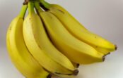 Vienkāršs veids, kā ilgāk saglabāt banānu svaigumu, neļaujot tiem palikt brūniem Vienkāršs veids, kā ilgāk saglabāt banānu svaigumu, neļaujot tiem palikt brūniem