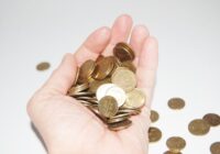 “Swedbank” aicina iedzīvotājus vienmēr makā glabāt nelielu daudzumu skaidras naudas – tam ir savs iemesls