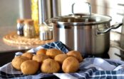 Saglabājiet kartupeļus svaigus līdz pat 3 reizēm ilgāk, izmantojot pārsteidzošu uzglabāšanas padomu Saglabājiet kartupeļus svaigus līdz pat 3 reizēm ilgāk, izmantojot pārsteidzošu uzglabāšanas padomu