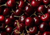 Viens skatiens un visu sapratīsi – kā tirgū pārbaudīt, vai ķirši ir apstrādāti ar ķimikālijām