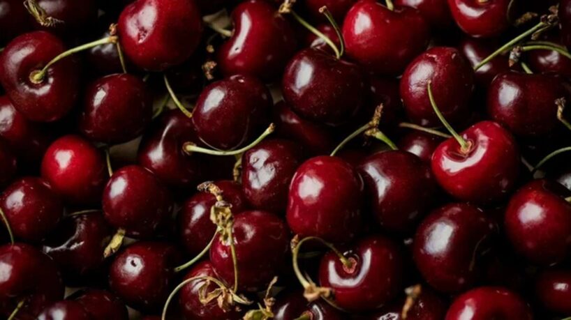 Viens skatiens un visu sapratīsi – kā tirgū pārbaudīt, vai ķirši ir apstrādāti ar ķimikālijām