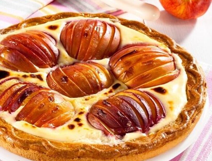 Biezpiena pīrāgs ar nektarīniem – sulīgi un ļoti gardi
