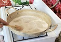Lai nekas nepielīp vai nepiedeg pie pannas: vienkārša metode, pēc kuras viss paliks tīrs un bez piedegumiem