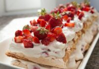 Šis zemeņu Tiramisu ir vēl garšīgāks par klasisko: aromātisks vasaras deserts
