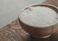 Kāpēc ledusskapī likt trauku ar sāli – kā tas uzlabo produktu kvalitāti un svaigumu
