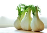 Augi, kurus nekad nevajadzētu stādīt blakus fenheļiem un kāpēc, pēc dārzkopības ekspertu domām