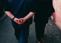Speciālisti atklāj – ja cilvēks staigājot tur rokas aiz muguras, viņam piemīt šīs 3 īpašās rakstura iezīmes