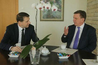Раймондс Вейонис и Марис Кучинскис. Рига, 23.04.2015. Фото: president.lv