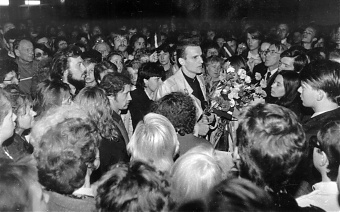 1987 г. Тысячи рижан провожали Э.Екабсона на вокзале.