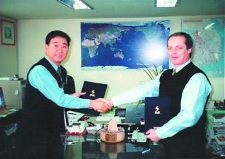 2000 год. Первый контракт в Юго-Восточной Азии В. Банковский подписал с президентом Seolin Bioscience. 