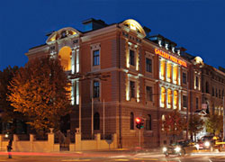 Рига, ул. Валдемара, 7. Сегодня в этом историческом здании расположился Gallery Park Hotel.