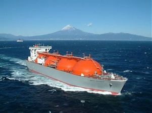 201103_arctic_discoverer.jpg
