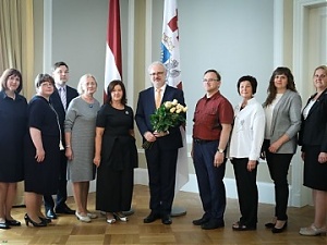 190813_languageLV.jpg