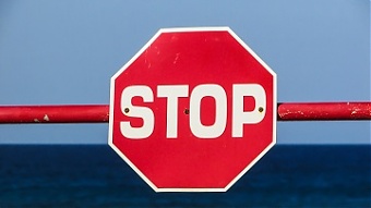 200324_stop.jpg