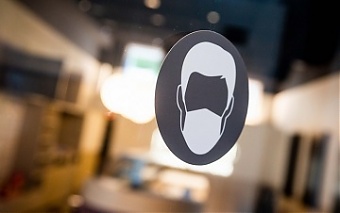 201030_mask_door.jpg