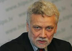 Инесис Фейферис.