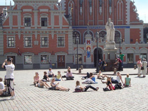 100526_riga_turisti.jpg