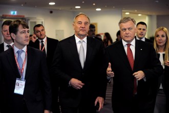 Председатель правления ГАО Latvijas dzelzceļš Угис Магонис, президент Латвии Андрис Берзиньш и президент ОАО РЖД Владимир Якунин. Рига, 17.10.2011. Фото. М. Морканс.