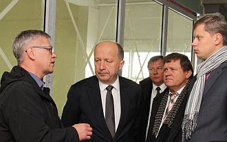 Андрюс Кубилюс (по центру) спортивно-развлекательного комплекса 