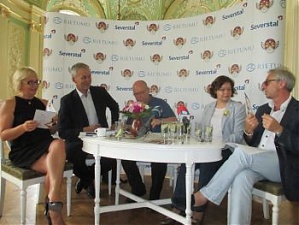 140520_zolot_mask_presskonf.JPG