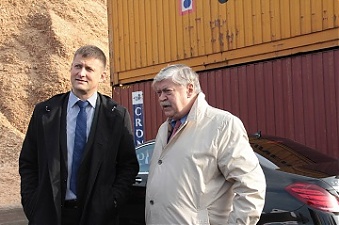 Управляющий Рижским свободным портом Ансис Зелтиньш и посол РФ в Латвии Евгений Лукьянов. Рижский порт. 16.10.2017. Фото автора.