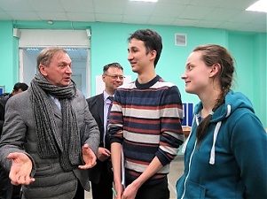 Михаил Барышников с наблюдателями-студентами. Петергоф. 18.03.2018. 