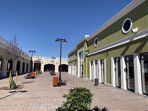 200610_outlet.jpg