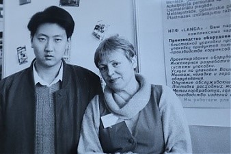На выставке латвийских товаров в Пекине. 1994 год.