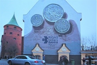 Реклама РКБ еще долго украшала брандмауэр Казарм Екаба в Риге. Фото БК.