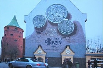 Реклама РКБ еще долго украшала брандмауэр Казарм Екаба в Риге. Фото БК.